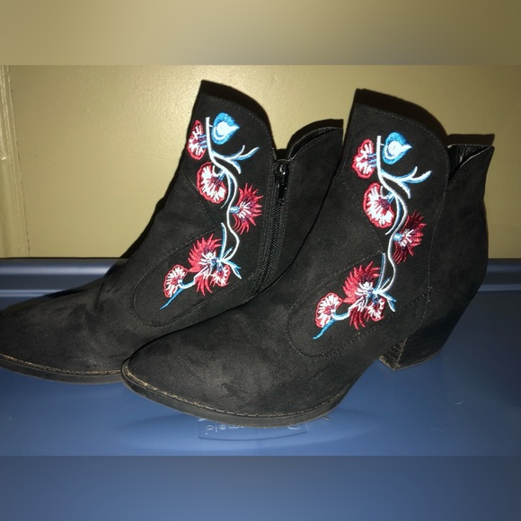 Carlos by Carlos Santana Black Floral Booties Sz 8 - Picture 2 of 9